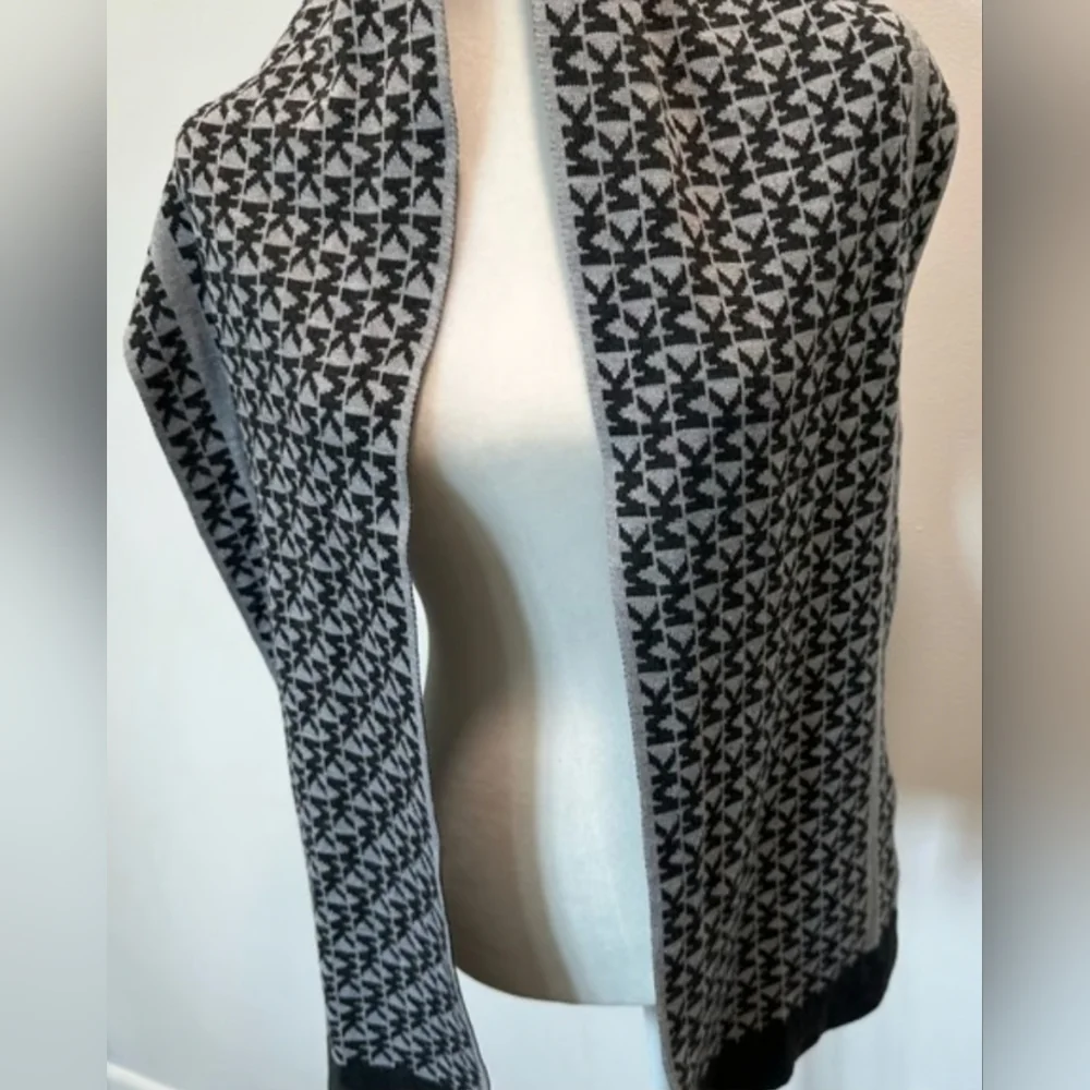 Michael Kors Gray Patterned Scarf
